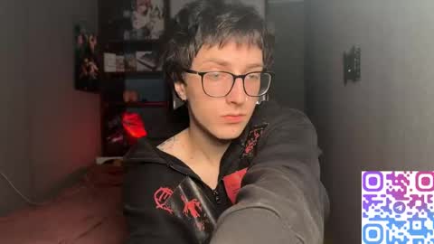 Snapshot of 8_goat chatting on 12/17/25, 05:41 Phillip online show from 12/17/25, 05:41