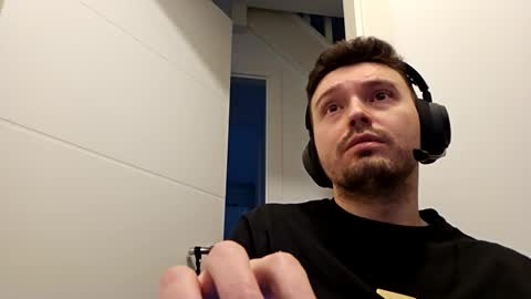 8inchdude93 online show from 11/11/25, 09:53