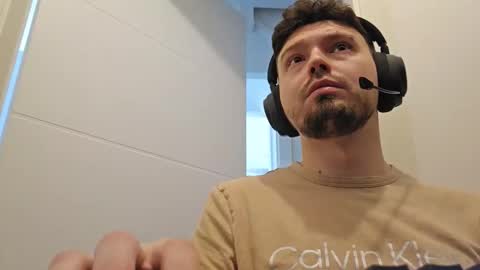 8inchdude93 online show from 05/01/26, 08:08