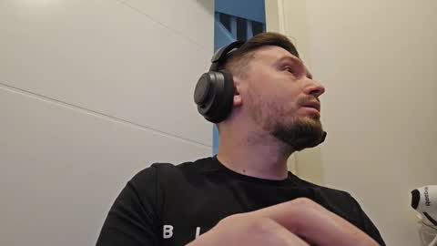 8inchdude93 online show from 05/05/26, 08:55