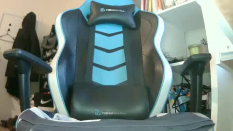 Snapshot of 90zero chatting on 12/17/24, 08:32 Arturo online show from 12/17/24, 08:32