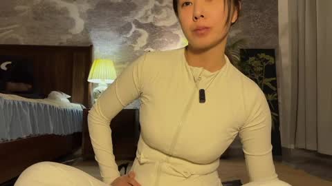 Snapshot of 9567gigi chatting on 04/18/26, 02:10 lily online show from 04/18/26, 02:10