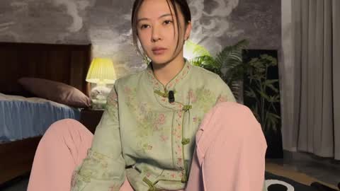 Snapshot of 9567gigi chatting on 04/19/26, 01:21 lily online show from 04/19/26, 01:21
