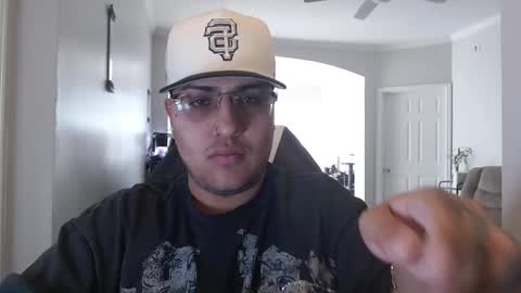 Butterfly boy online show from 10/22/25, 03:56