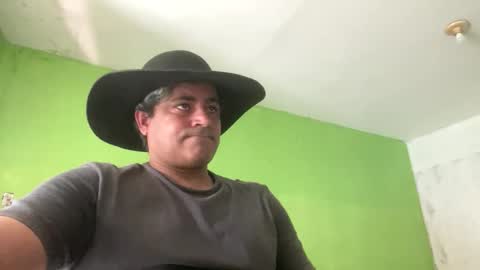 9vinhocamshow online show from 11/29/25, 12:19