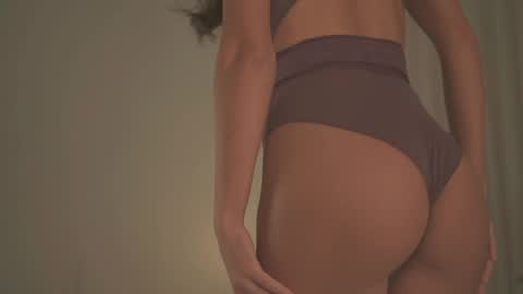 Olivia dark hair  Zoe light hair online show from 10/14/25, 03:40