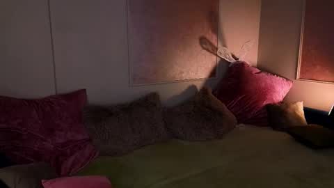 Willow online show from 10/16/25, 09:16