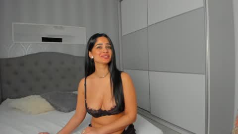 Adelle online show from 01/12/25, 12:44