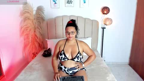 _aithanaa_ online show from 11/24/25, 07:35