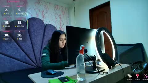 Snapshot of _alaia_collway_ chatting on 05/25/26, 12:00 Alaia online show from 05/25/26, 12:00