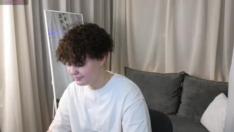 _alexa_hill_ online show from 04/29/26, 02:04