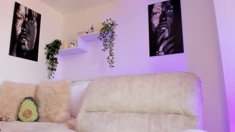 Snapshot of _alissonrose chatting on 01/11/25, 04:14 Karo online show from 01/11/25, 04:14