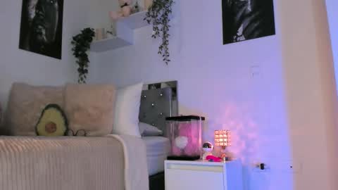 Snapshot of _alissonrose chatting on 09/17/25, 12:01 Karo online show from 09/17/25, 12:01