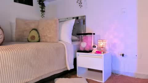 Snapshot of _alissonrose chatting on 09/22/25, 10:01 Karo online show from 09/22/25, 10:01