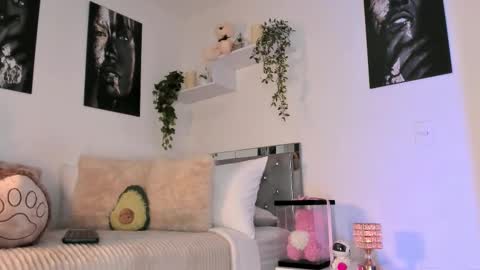 Snapshot of _alissonrose chatting on 10/04/25, 10:52 Karo online show from 10/04/25, 10:52