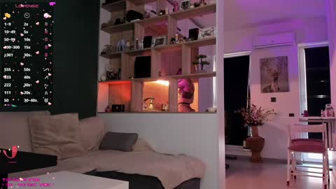 Mia online show from 01/16/25, 01:25