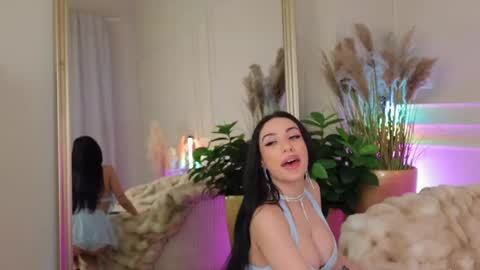 Snapshot of _anna_bloom chatting on 05/19/26, 01:56 Anna online show from 05/19/26, 01:56