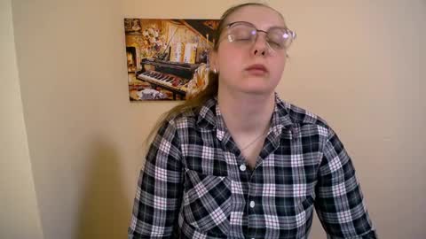 Snapshot of _annabelle_lee chatting on 02/25/25, 01:06 Anna online show from 02/25/25, 01:06