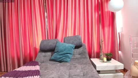 Snapshot of _annie_thomson_ chatting on 01/29/25, 03:26 Melissa  online show from 01/29/25, 03:26