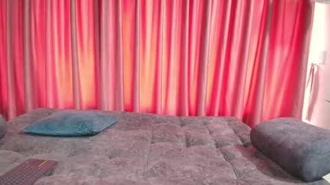 Snapshot of _annie_thomson_ chatting on 10/23/25, 05:12 Melissa  online show from 10/23/25, 05:12