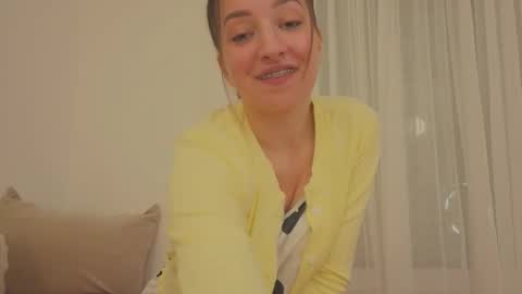 Snapshot of _annieone chatting on 10/23/25, 07:01 Anna online show from 10/23/25, 07:01