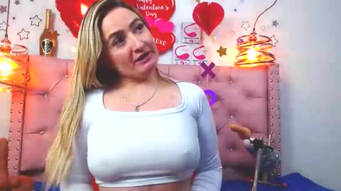 _antonella_11 online show from 02/25/25, 11:55