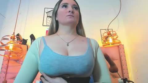 _antonella_11 online show from 05/25/26, 10:38