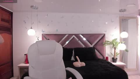 antonnela online show from 11/22/25, 02:05