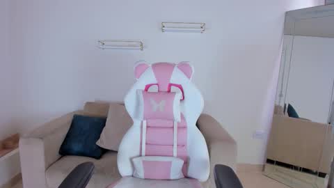    online show from 10/11/25, 12:15