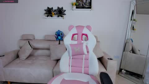 Snapshot of _april_smith_ chatting on 05/09/26, 12:32 online show from 05/09/26, 12:32