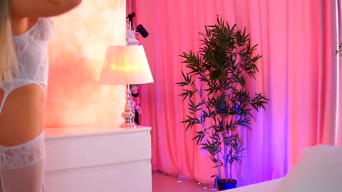 Arielle online show from 10/25/25, 08:55