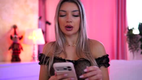 Arielle online show from 12/19/25, 09:27