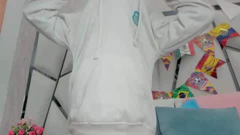 Aura online show from 07/07/26, 03:09