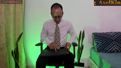 Axel online show from 07/27/26, 11:39