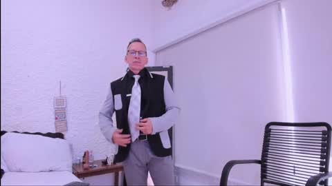 _axelking_ online show from 12/22/25, 11:40