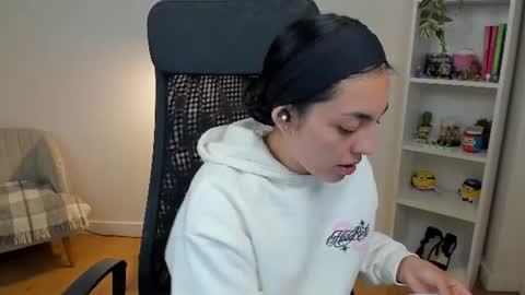 Bella Evans online show from 06/11/26, 04:32