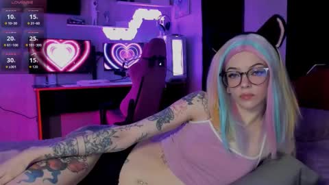 Snapshot of _black_fox__ chatting on 10/10/25, 12:09 Olivia Subscribe to my Fansly -   online show from 10/10/25, 12:09