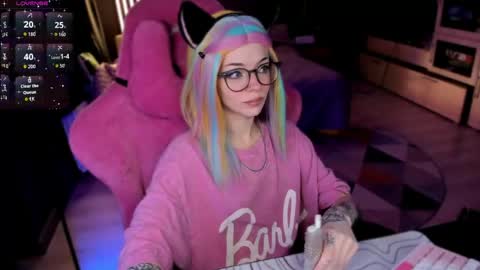 Snapshot of _black_fox__ chatting on 04/26/26, 12:30 Olivia Subscribe to my Fansly - online show from 04/26/26, 12:30