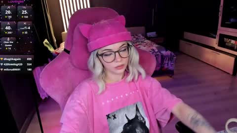 Snapshot of _black_fox__ chatting on 05/17/26, 11:23 Olivia Subscribe to my Fansly - online show from 05/17/26, 11:23