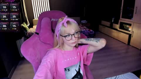 Snapshot of _black_fox__ chatting on 05/20/26, 11:22 Olivia Subscribe to my Fansly - online show from 05/20/26, 11:22