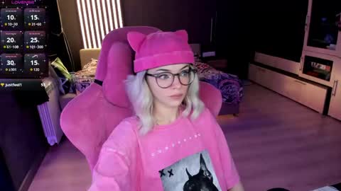Snapshot of _black_fox__ chatting on 05/22/26, 11:21 Olivia Subscribe to my Fansly - online show from 05/22/26, 11:21