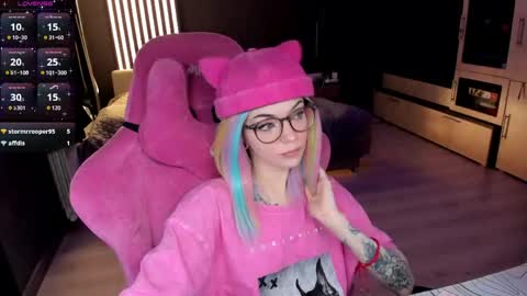 Snapshot of _black_fox__ chatting on 05/30/26, 12:41 Olivia Subscribe to my Fansly - online show from 05/30/26, 12:41