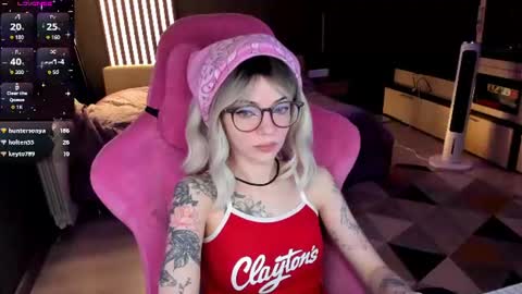 Snapshot of _black_fox__ chatting on 06/13/26, 11:02 Olivia Subscribe to my Fansly - online show from 06/13/26, 11:02