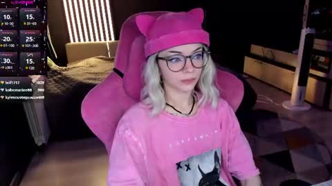 Snapshot of _black_fox__ chatting on 06/17/26, 12:02 Olivia Subscribe to my Fansly - online show from 06/17/26, 12:02
