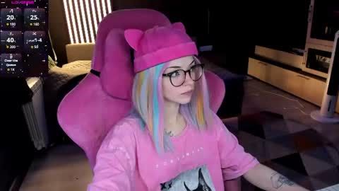 Snapshot of _black_fox__ chatting on 06/22/26, 11:46 Olivia Subscribe to my Fansly - online show from 06/22/26, 11:46