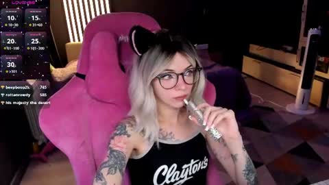 Snapshot of _black_fox__ chatting on 06/30/26, 01:06 Olivia Subscribe to my Fansly - online show from 06/30/26, 01:06