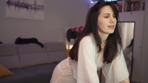 Lili online show from 12/04/24, 12:08