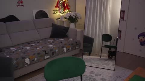 Lili online show from 12/20/24, 09:17