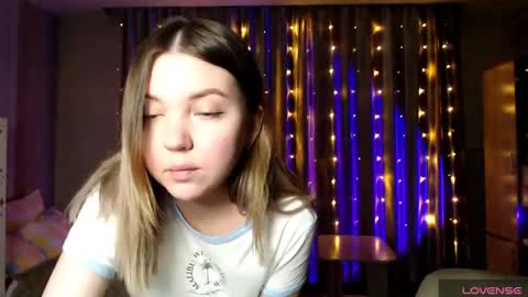 Snapshot of _blonde_barbie_ chatting on 06/05/26, 05:29 Elizabeth online show from 06/05/26, 05:29