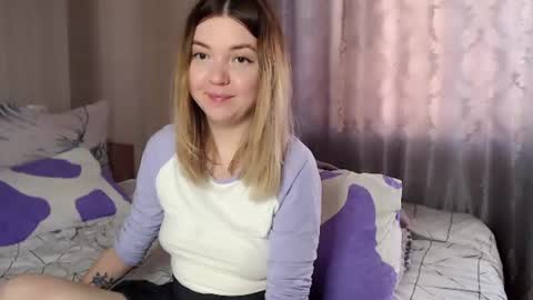 Snapshot of _blonde_barbie_ chatting on 07/03/26, 12:11 Elizabeth online show from 07/03/26, 12:11